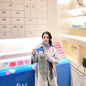Maripha Siripool Instagram - 💙Finally here~ @fwee_makeup เปิดร้านอย่างเป็นทางการ ร้านน่ารัก เครื่องสำอางฉ่ำมาก✨️ คุชชั่นตัวใหม่คืออย่างปัง ลิปน่ารักทุกสี เดี๋ยวจะมารีวิว ฉ้ามมฉ่าาม 💖

#fwee #fweevents #fweemakeup #fweeagitseongsu #fweeagit #seongsu #รีวิวเกาหลี #เกาหลีเกาใจ #เครื่องสำอางเกาหลี #wawamaripha