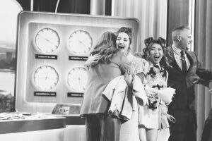 Marisa Davila Instagram - A real dream come Drew 🤩💛 imagine meeting your spirit animal in human form! Little me was freaking out. Such a great first talk show experience. Thanks for having us!✨💕 

👏👏👏
styled by: @nataliehoseltonstyle 
hair: @josueperezhair 
makeup: @killahcamz