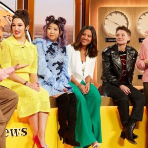 Marisa Davila Instagram - A real dream come Drew 🤩💛 imagine meeting your spirit animal in human form! Little me was freaking out. Such a great first talk show experience. Thanks for having us!✨💕 

👏👏👏
styled by: @nataliehoseltonstyle 
hair: @josueperezhair 
makeup: @killahcamz