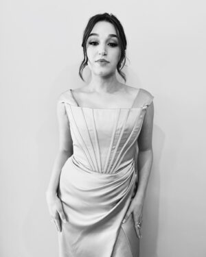 Marisa Davila Instagram - I’ve had some killer fashion moments lately thanks to @nataliehoseltonstyle so prepare to be served some looks. ✨

Thanks for having us, CAS! 

Dress: @tarikedizofficial 
Makeup: @tracyraffelsonmakeup 
Hair: @josephmaine
