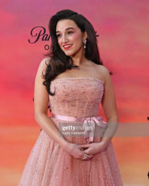 Marisa Davila Instagram - Just a girl living out her dreams. Permanent resident of cloud 9 ☁️ Los Angeles SHOWED 👏 UP 👏 to this pink party and I haven’t been able to fully process any of it.  Our show got a standing ovation, y’all! 😆The Grease energy was off the charts and a great way to kick off our world premiere coming in 2 days! 😱

My favorite part was having the cast and creators all together again 8 months later to celebrate all of our hard work. 💖 

Happy to have my family by my side throughout the journey from the very beginning. 💕

Couldn’t be more proud of my fellow Pinks.🫶

Our show was made with so much love, sweat & care and it will soon be yours to enjoy. 

Big thank you to my fairy godmothers:
💇🏻‍♀️: @alyxliu styling, @hair_phlip color
💄: @lorencanbymakeup 
👗: @nataliehoseltonstyle @zuhairmuradofficial