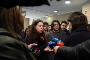 Marisa Matias Instagram - Ao lado de quem estuda, vamos fazer o que nunca foi feito.

Estivemos hoje numa Residência Universitária do Campo Alegre, no Porto, para lembrar que a crise na habitação é hoje a maior barreira no acesso e permanência no Ensino Superior. A prioridade à habitação para estudantes só vai acontecer com a força do teu voto no Bloco.

📸 @anamendes.jpg