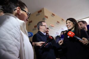 Marisa Matias Instagram - Ao lado de quem estuda, vamos fazer o que nunca foi feito.

Estivemos hoje numa Residência Universitária do Campo Alegre, no Porto, para lembrar que a crise na habitação é hoje a maior barreira no acesso e permanência no Ensino Superior. A prioridade à habitação para estudantes só vai acontecer com a força do teu voto no Bloco.

📸 @anamendes.jpg