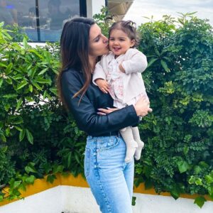Marisa Pérez Instagram - Que seja assim a vida toda, princesa dos meus olhos!
Amor mais puro ❤

#babygirl #myprincess #afilhada