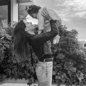 Marisa Pérez Instagram - Que seja assim a vida toda, princesa dos meus olhos!
Amor mais puro ❤

#babygirl #myprincess #afilhada