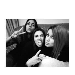 Marisa Pérez Instagram - De siempre, para siempre!! ❤
#family #cousin #sister #24 #25 #26 #mylife #navidadantecipada #spain #vigo