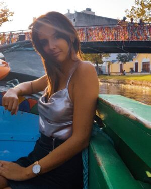 Marisa Pérez Instagram - Bateu a saudade de viajar e não  ha nada mais bonito que conhecer o nosso pais. 
Quando isto passar já tenho planeado quais as cidades em Portugal que vou conhecer e tu? 
#tbt🔙📸 #aveiro #portugal #viajarcadentro #caminhosdeportugal #tb