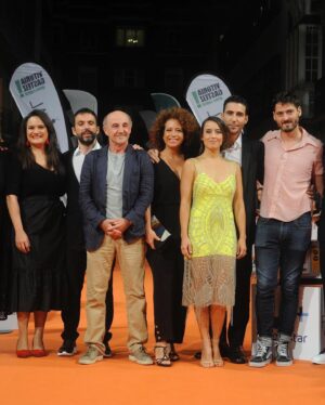 Marisé Álvarez Instagram - Difícil de poner en palabras lo especial que fue la noche de estreno de “En el Corredor de la Muerte” en el @festval_oficial. Gracias al festival por tan hermosa acogida, a @bambuprodu @movistarplus @carreteronacho y @marquesmarcet por confiar en mi trabajo, a @miguelangelsilvestre @lauradelauz #RamónAgirre y demás compañeros (faltan muchos) por ser un equipo de ensueño que se ha convertido en familia, y a la gente bonita de Vitoria-Gasteiz por su cariño y energía. Gracias también a mis adoradas amigas de @ecliptica_atelier por el increíble vestido que me acompañó en esta aventura. Me hace mucha ilusión que todas y todos podamos conocer la historia de Pablo Ibar. #enelcorredordelamuerte #movistarplus #bambuproducciones #fesTVal ✨