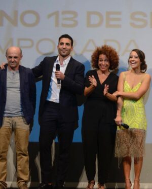 Marisé Álvarez Instagram - Difícil de poner en palabras lo especial que fue la noche de estreno de “En el Corredor de la Muerte” en el @festval_oficial. Gracias al festival por tan hermosa acogida, a @bambuprodu @movistarplus @carreteronacho y @marquesmarcet por confiar en mi trabajo, a @miguelangelsilvestre @lauradelauz #RamónAgirre y demás compañeros (faltan muchos) por ser un equipo de ensueño que se ha convertido en familia, y a la gente bonita de Vitoria-Gasteiz por su cariño y energía. Gracias también a mis adoradas amigas de @ecliptica_atelier por el increíble vestido que me acompañó en esta aventura. Me hace mucha ilusión que todas y todos podamos conocer la historia de Pablo Ibar. #enelcorredordelamuerte #movistarplus #bambuproducciones #fesTVal ✨