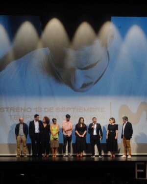 Marisé Álvarez Instagram - Difícil de poner en palabras lo especial que fue la noche de estreno de “En el Corredor de la Muerte” en el @festval_oficial. Gracias al festival por tan hermosa acogida, a @bambuprodu @movistarplus @carreteronacho y @marquesmarcet por confiar en mi trabajo, a @miguelangelsilvestre @lauradelauz #RamónAgirre y demás compañeros (faltan muchos) por ser un equipo de ensueño que se ha convertido en familia, y a la gente bonita de Vitoria-Gasteiz por su cariño y energía. Gracias también a mis adoradas amigas de @ecliptica_atelier por el increíble vestido que me acompañó en esta aventura. Me hace mucha ilusión que todas y todos podamos conocer la historia de Pablo Ibar. #enelcorredordelamuerte #movistarplus #bambuproducciones #fesTVal ✨