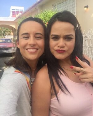 Marisé Álvarez Instagram - Mi familia de Picando Alante BTS ❤️ #picandoalantepelícula @picandoalante @teatrobreve