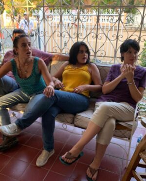 Marisé Álvarez Instagram - Mi familia de Picando Alante BTS ❤️ #picandoalantepelícula @picandoalante @teatrobreve