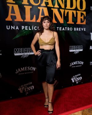 Marisé Álvarez Instagram - Picando Alante la primera película de Teatro Breve ya está en los cines de Puerto Rico. Estoy TAN FELIZ. 

Gracias @leyshla por el styling:
👗 @ecliptica_atelier 
💍 @hernan.herdez 
💄 @echaleguayaba 

Les amo. NOS VEMOS EN EL CINE! #picandoalantepelícula @picandoalante @teatrobreve 📸 @giovancordero