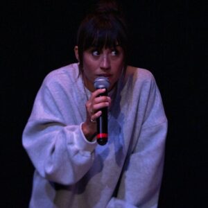 Marisé Álvarez Instagram - Me enviaron fotos! 🤍 NUNCA DIGAS NUNCA fue un show demasiado especial. GRACIAS al mejor público del mundo por acompañarme en este viaje, QUIERO MÁS! Y GRACIAS al equipo ganador:

Producción @naimairizel @teatrobreve @vanemo @uvelisse @carmenmichelleom @enriqueyaveh @mafehs @fetoso 

Dirección escénica @ikalove 

Diseño de iluminación @marien_velez 

Escenografía @tintan @tintoreraa 

Equipo técnico @kpj73 @david_emil_soundcanvaspr 

Diseño de promo @oheyjasmine 

Foto de promo @iamvalvega 

Vestuario @mela_selva 

Pelo @echaleguayaba 

Redes @kamilleconk @biancatorressuriel @antoniojose8 

Boletería @prticket 

Al corillo de la Barra Breve 🫶 y a @david_b por el after…

La pasé cabrón! 

Fotos en vivo @oheyjasmine @waldorfg @biancatorressuriel @jayd33lee