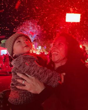 Marissa Labog Instagram - This time of year is so much sweeter with a little one ❤️ Love my family so much. Happy holidays everyone!

#familytime #holidays #happyholidays #family #dreamteam #festivities #christmastime