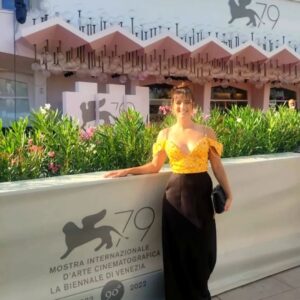 Marita Zafra Instagram - Y dejando atrás la resaca Veneciana, mención especial a @plashioncomunicacion por los looks que he podido llevar en Ilsalotto de la celebritá 💖 @rafaelsantiago_oficial @pedrojuanglez @srdesigner_es @sarasantiagodesign