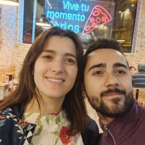 Marita Zafra Instagram - Abrazos que son hogar y chute de energía 🌸🌞 @alzzz_98