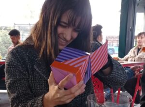 Marita Zafra Instagram - ¡La tribu! Aquí seguimos celebrando juntoss después de tantos años en el paqrque, en los bares, en la montaña, en la aldea...
Juntos, revueltos, dispersaoss, pero unidos siempree. Simplemente ell@s los colegass de siempree, se os quiere un cachooo!! 

@yolicomoelrio @meriiii.ch @lauriitaa1712 @dani_l_i_