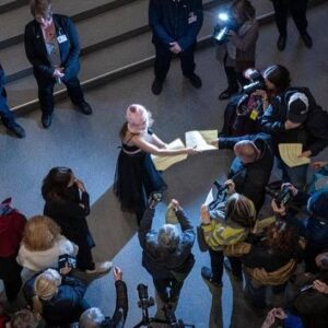 Mariya Alyokhina Instagram - HI! YOU ARE SPONSORING THE WAR! 
ПРИВЕТ! ТЫ СПОНСИРУЕШЬ ВОЙНУ!

On April 19, Pussy Riot appeared at the Pinakothek museum of modern art to remind the Germans that while they are visiting museums, their money is going to the war against Ukraine.

– tax money purchase oil from the Gunvor conglomerate and goes directly to Putin’s mafia, to the army and propaganda (including against the Germans).
– do you like shopping at the Residenzpost in Munich? the building belongs to Putin’s wallets - the Rotterbergs. 6 million euros straight into Putin’s pocket!
– the drones with which Russia is bombing Ukraine contain German microchips. And German companies are taking part in the “restoration” of the destroyed occupied Mariupol – Knauf and WKB Systems.

That’s why we shout - don’t give Putin money! don’t sponsor a war!

19 апреля Pussy Riot появились в центре современного искусства Пинакотека чтобы напомнить немцам, что пока они ходят по музеям, их деньги идут на войну против Украины. 

- деньги с нефти, купленной у Гунвор конгломерата идут напрямую путинской мафии, на армию и пропаганду (против немцев в том числе). 
– нравится шоппинг в Резиденцпост в Мюнхене? здание принадлежит путинским кошелькам – Роттербергам. 6 миллионов евро прямо путину в карман! 
– в дронах, которыми россия бомбит Украину немецкие микрочипы. А в «восстановлении» уничтоженного и оккупированного Мариуполя принимают участие немецкие фирмы. Knauf и WKB SYSTEMS! 

Поэтому мы кричим – не давай путину денег! не спонсируй войну! 

pussy riot activists: masha @all_mary , taso @plan.ashota , alina @alin_a_alinn 

stand with Ukraine! 🇺🇦