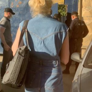 Mariya Alyokhina Instagram - день сурка, вновь 15 ~ дневный арест

в протоколе 2СПП сказано, что задержали у дома за нецензурную брань и сопротивление полиции.

фактически ~ на выходе из спецприёмника, без объяснения причин.