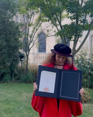 Mariya Alyokhina Instagram - мам, я доктор букв

этим летом университет Кентербери вручил нам степени Doctor of Letters - мне нравится переводить это как доктор букв. Так что, теперь я - доктор букв.

Церемония вручения похожа на сцену из Гарри Поттера, потрясающий собор, нарядные выпускники и их родственники.

Я не готовила речей. Мы спели нашу антивоенную песню. А потом надо было что-то сказать, и я сказала, что мы очень благодарны. Что я вижу полный собор выпускников, которые несколько лет ждали этот день, и их родственников, которые смотрят на детей и гордятся. И что война, которую каждый из нас каждый день пропускает через себя, возможно, кажется им всем чем-то далеким, но если представить, что в этот день они стояли бы тут без возможности позвать родных - это был бы совсем другой день. 

Потом сказала, что посвящаю эту степень маме и всем тем, кто сейчас сидит в тюрьме из-за путинского режима и войны, как сидела и я

Пс. мы первые люди кому подарили эти сказочные красные мантии и шапочки
Ппс. Теперь легально можно будет не выбирать между ms и mr если не хочется 

Mom, I'm a Doctor of Letters.

This summer, the University of Canterbury awarded us Doctor of Letters degrees.

The graduation ceremony resembled a scene from Harry Potter, with a stunning cathedral, well-dressed graduates, and their families.

I didn't prepare speeches. We sang our anti-war song. Then, I had to say something, and I said that we are very grateful. I saw a full cathedral of graduates who have waited for this day for several years and their families who are watching their children with pride. And that the war, which each of us experiences every day, may seem distant to them all, but if they imagine standing here on this day without the ability to call their loved ones, it would be a completely different day.

Then, I said that I dedicate this degree to my mother and all those who are currently in prison due to the Putin regime and the war, just as I once was.

P.S. We are the first people to receive these magical red robes and hats.
P.P.S. Now, legally, you won't have to choose between "Ms." and "Mr." if you don't want to.
