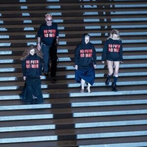 Mariya Alyokhina Instagram - HI! YOU ARE SPONSORING THE WAR! 
ПРИВЕТ! ТЫ СПОНСИРУЕШЬ ВОЙНУ!

On April 19, Pussy Riot appeared at the Pinakothek museum of modern art to remind the Germans that while they are visiting museums, their money is going to the war against Ukraine.

– tax money purchase oil from the Gunvor conglomerate and goes directly to Putin’s mafia, to the army and propaganda (including against the Germans).
– do you like shopping at the Residenzpost in Munich? the building belongs to Putin’s wallets - the Rotterbergs. 6 million euros straight into Putin’s pocket!
– the drones with which Russia is bombing Ukraine contain German microchips. And German companies are taking part in the “restoration” of the destroyed occupied Mariupol – Knauf and WKB Systems.

That’s why we shout - don’t give Putin money! don’t sponsor a war!

19 апреля Pussy Riot появились в центре современного искусства Пинакотека чтобы напомнить немцам, что пока они ходят по музеям, их деньги идут на войну против Украины. 

- деньги с нефти, купленной у Гунвор конгломерата идут напрямую путинской мафии, на армию и пропаганду (против немцев в том числе). 
– нравится шоппинг в Резиденцпост в Мюнхене? здание принадлежит путинским кошелькам – Роттербергам. 6 миллионов евро прямо путину в карман! 
– в дронах, которыми россия бомбит Украину немецкие микрочипы. А в «восстановлении» уничтоженного и оккупированного Мариуполя принимают участие немецкие фирмы. Knauf и WKB SYSTEMS! 

Поэтому мы кричим – не давай путину денег! не спонсируй войну! 

pussy riot activists: masha @all_mary , taso @plan.ashota , alina @alin_a_alinn 

stand with Ukraine! 🇺🇦