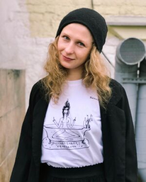 Mariya Alyokhina Instagram - басманный суд продлил наш домашний арест по санитарному делу до 23 июня

судья дударь — путинская судья, дававшая сроки невиновным людям по Болотному делу, Московскому делу, дававшая зелёный свет на уголовное дело против Алексея и Олега Навальных, смотрит на список артистов, выступивших с требованием освободить нас, и передает его с ухмылкой следователю - «посмотрите». для нее их требование - ничто. Их имена - чёрные строчки на белой бумаге. Для неё есть одна власть — власть телефона, который звонит и диктует решения.

она смотрит на личные поручительства за меня, и ей плевать, кто эти люди. Даже если бы личное поручительство написал Иисус Христос — «суд и следствие» не пошли бы дальше «приобщения его к материалам дела».

За серостью этого марта и вечной серостью басманного суда может и не видно что есть другой мир — но он есть. и я это знаю. 

🦄🦄🦄

фото и защита от @nefotografiya