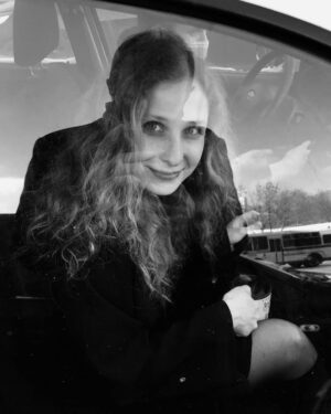 Mariya Alyokhina Instagram - мы живем в ужасные времена, раз нам приходится доказывать очевидные вещи 🌘 [брехт]

февраль. фсинмобиль
фото и отражение @nefotografiya