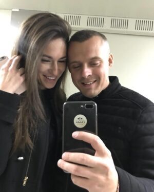 Mariya Gural Instagram - Сегодня ночью у нас с @isaev.lexa  дата знакомства….❤️🙈

Кто бы мог подумать, что все эти тусовки в злачном клубе @oblaka_restaurant могут стать судьбоносными для нас двоих🙈😅

Я как то писала пост уже об истории нашего знакомства, (села не за тот стол…) ,и с каких слов начался наш «милый» диалог😂через х@й🤬😂🤣

Сегодня нашла фото с нашего дня знакомства, у нас даже совместная первая фоточка есть 😅какие мы были молодые 😂🤌🏼

В этот день я пришла в клуб с моей ЛП @galinal86 и ни кто из нас не мог даже подумать ,о том,что это тот самый мужчина, которого я «намолила» у Бога после развода🙏🏼 красивого, заботливого, любящего,внимательного,не ленивого,веселого и верного, который полюбил не только меня ,но и все,что ко мне прилагается,моих детей 👩‍👧‍👧❤️

  Для меня это настоящий Мужчина с большой буквы, которому многие за этот поступок по сей день пожимают руку🤝
 Горжусь тобой любимый! И ты знаешь,что мы вместе перевернём этот Мир ради нас и наших детей! 
  Совсем скоро я подарю тебе и этому Миру ещё одну принцессу,уверенна ты будешь лучшим не только мужем, но и папой 👌🏼❤️
 
(Оставлю эту серию фото здесь на память -как все начиналось ….)