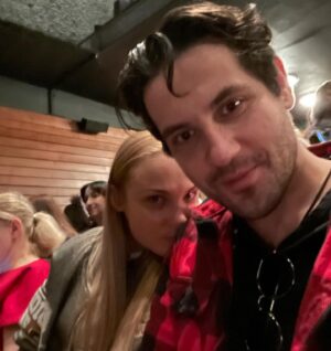 Mark Bogatyrev Instagram - 39..все летит, все светиться, 
а ты влюбленный в жизнь, 
в людей…нелепица) кино и театр подавай…
дерзай!, …будь дерзким и волнуй сердца…
будь храбрым))ХоЛоДЦа, поешь сегодня вдоволь и отца в себе ты смело узаконь…как конь ты бей копытом и стремглав сними звезду с прекрасного светила) ой как мило…😂 пора идти бутылку открывать🤪
p.s. сам себе на ДР сочинил! Сам хихикаю)
Всех обнимаю мои дорогие-хорошие) с наступающим вас ⭐️⭐️⭐️
#ДР#39