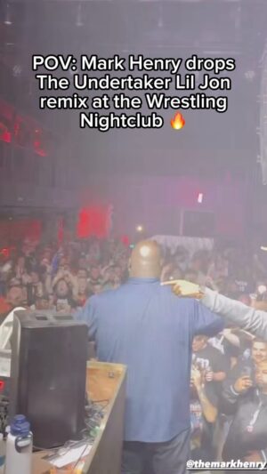 Mark Henry Instagram - WRESTLING NIGHTCLUB PHILLY WAS ONE TO REMEMBER! Y’all kicked off Mania week the right way 💪 where should we go next!? #wwe #wrestling (🎥 by @brocklesnarguy)