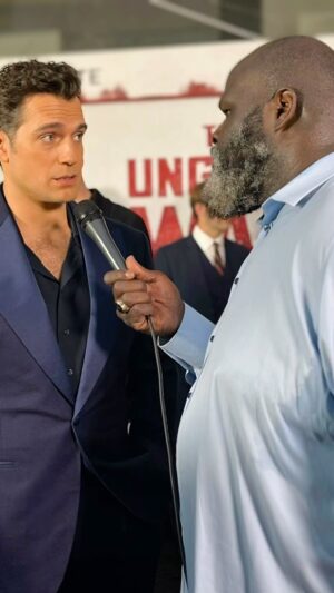 Mark Henry Instagram - Caption Contest Alert! 🚨 Mark Henry interviews Henry Cavill on the black carpet in NYC for Lionsgate’s new release, ‘The Ministry of Ungentlemanly Warfare.’ @ungentlemanlywarfare What do you think Henry Cavill was thinking the moment the Man of Steel met the World’s Strongest Man? Best caption scores a remarkable T-shirt and autograph from Mark Henry himself! Let the creativity flow! #TheMarkHenryShow #WorldsStrongestInterviewer