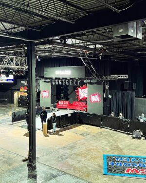 Mark Henry Instagram - Calm before the storm. 🌩️ @2300Arena

Doors at NOON #WWE #Wrestlemania #WrestlemaniaXL #philly #philadelphia