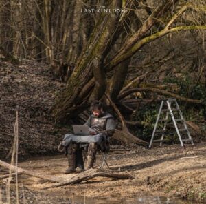 Mark Rowley Instagram - Shooting a script, while writing a script… 900AD hustle style

‘Dear Amazon, the ladder I purchased for my boss was not high enough to scale the walls of Bebbanburg Castle. The picture falsely advertised this ladder as being ‘perfect for sieges with the adjustable hight’. WRONG. I struggle to even use this ladder to step onto my horse. You have no idea how much of an inconvenience you have caused. My boss will not be happy. Please send back the money and speed up the process of delivering the catapult. Kind regards, Finan, PA of Lord Uhtred’

#thelastkingdom @thelastkingdom @thelastkingdom.tlktv #amazon #delivery