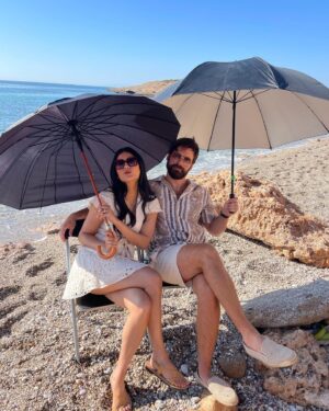 Mark Rowley Instagram - Thats a wrap on The Eye 🧿 @shrutzhaasan is absulotley hillarious and so bloody talented. A power team of creatives @daphneschmon @emilycarltoncarlton @melanie_dicks2 @yufai.suen Can’t wait for 2023… Thanks for the sun and good times Athens/Corfu! 🎬