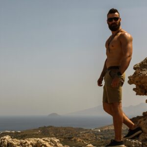 Mark Rowley Instagram - I had to give up lots of cake and lift lots of heavy things to prep for ‘Guns Akimbo’. Its out in the beautiful USA 🇺🇸 tomorrow. Its a crazy fun movie... I no longer have this body. I went back to my normal high protein and cake diet - It makes me very happy though :)