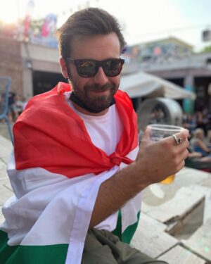 Mark Rowley Instagram - Egészségére - cheers
