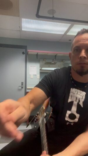 Mark Tremonti Instagram - Big thanks to my friends at @keeleyelectronics for sending me the awesome @andytimmonsofficial Halo dual echo pedal! Why not give it a listen while I play a beautiful song written by Andy himself.