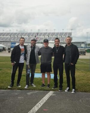 Mark Tremonti Instagram - It was such an honor to hang out with @JimmieJohnson, Richard & Kyle Petty, @jhnemechek, @erik_jones and the @LegacyMotorClub team yesterday! Thanks so much for adding us to the club, forever grateful!

#Daytona500 @Nascar #Nascar #Petty75