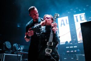 Mark Tremonti Instagram - Thanks for an awesome night Milan!! It was an unforgettable show!
@officialalterbridge #pawnsandkingstour