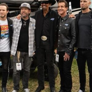 Mark Tremonti Instagram - It was such an honor to hang out with @JimmieJohnson, Richard & Kyle Petty, @jhnemechek, @erik_jones and the @LegacyMotorClub team yesterday! Thanks so much for adding us to the club, forever grateful!

#Daytona500 @Nascar #Nascar #Petty75