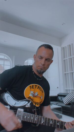 Mark Tremonti Instagram - Working on parts for the upcoming and final US leg of the #pawnsandkingstour Can you guess which song we’ll be debuting? Hope to see you on tour!