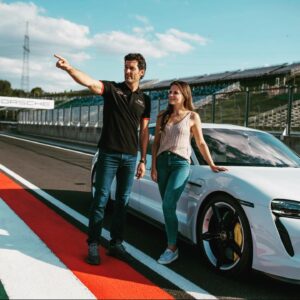 Mark Webber Instagram - Always loved racing in Hungary, raced here every year from 1998 to 2013. Cool to be back here with the  #porscheracingexperience crew showing them which direction to go!! 😬🤷🏻‍♂️😜

#porsche #porscheexperience