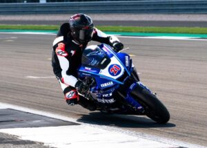Mark Webber Instagram - Magnificent day at Silverstone rolling around with some friendships that go back 25 to 30 years. Huge thanks to @pataprometeonyamaha @alpinestars and the main organiser of the day 😉. Another legendary day I won’t forget 🙏, all the gear no idea. 🤷‍♂️
