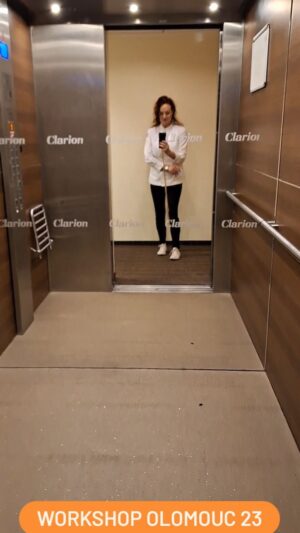 Markéta Hrubešová Instagram - @stursovka je srdcovka❤️❤️❤️ Děkuji za pozvání  panu řediteli Ĺáďovi Pochylovi a obrovské díky  #davidkusnier Takového mistra odborného výcviku bych přála úplně všem ❣️❣️❣️❣️ A děkuji účastníkům dnešního workshopu.  Jste báječni! Makejte 🙏🙏🙏🙏 #workshop  #olomouc  #youngchef #gastronomie