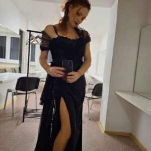 Markéta Hrubešová Instagram - Společenský ples v Hlučíně a já opět vynesla šaty  že @svatebni_salon_dasa . Paní Dáša je fakt neuvěřitelná! Má mě prostě v oku. Přijedu vezmu šaty  a zase jedu...pravda tyhle šaty jsem zkusila, ale sešly mi jako ulité🙏🙏🙏⭐️⭐️⭐️⭐️to je taková radost pracoval s profíky!!!! Paní  Dáša je prostě nejlepší!!! Navíc milá,  usměvavá  a vstřícná❤️❤️❤️❤️ děkuju 🙏⭐️⭐️⭐️⭐️ #dress #ples #šaty  #moderovani