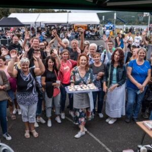 Markéta Hrubešová Instagram - @hlucin Parádní akce! Skvělé publikum! Výborná atmosféra! Úžasný pan starosta pan Pavel Paschek. A moderátor Honza Gavelčík byl profesionální a milý! ⭐⭐⭐Všechno se snědlo během pár minut, ochutnávky mizely pod rukama.🙏🙏Obě  vaření byla prostě skvělá. Děkuji!  taky děkuji moc šikovnému fotografovi @darkwolfoto za super fotky👌👌👌 @syslos007 @thermomix_cz_official