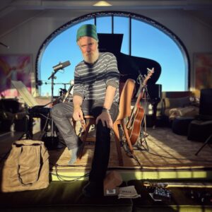 Markéta Irglová Instagram - Glen by Mar & Mar by Glen 📸 

@thegingerman222 @glenhansard