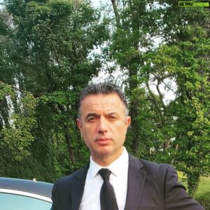 Marko Caka Instagram - My life behind the scenes 🎬🎥

#universalstudios #drama #thriller #movie #series #limodriver #character #onset #working #acting #lovemyjob #sagactor #photooftheday📷 
#actinglife #love  #instagood  #fashion #photooftheday  #beautiful  #art #photography #happy