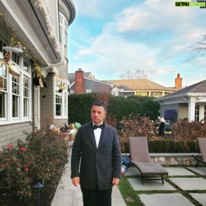 Marko Caka Instagram - Më në fund ju rikthyem punës pas 5 muajsh grevë.🎬🎥
Një këshillë për ata që "e duan" dhe  si e konceptojnë punën. 
Cfarë do llojë punë të ndershmë gjithmonë ekzpozoje sepse me anë të saj motivon të tjerët. Mos dëgjo të tjerët  kur thonë "Lëre punën të flasë vetë". Puna nuk flet por shikohet. Por ata që e duan që të flasë e kanë më të lehtë se mbyllin veshët edhe atëherë kur u thërret. Prandaj nuk duan  ta shohin se i verbon, për të mos thënë i tmerron në "rehatinë" e tyre. Prandaj këta pëlqejnë dhe komplimentojnë kur dikush është me  pushime pas luksit  sepse ky është modeli i njeriut që ju përshtatet duke mos punuar.
Kaq për sot se po na thërret puna tjetër🏃‍♂️